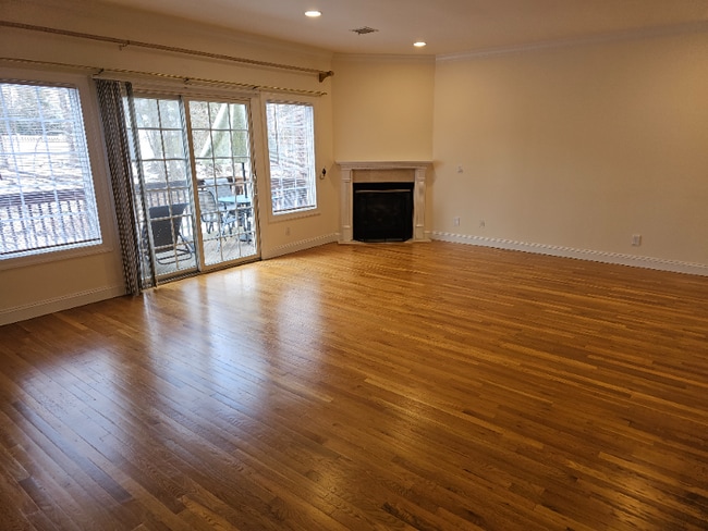 Foto del edificio - 104 Demarest Ln