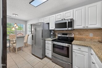 Building Photo - 2400 Huntscroft Ln