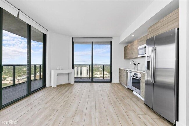 Foto del edificio - 2 br, 2 bath House - 121 NE 34th St Unit 2416