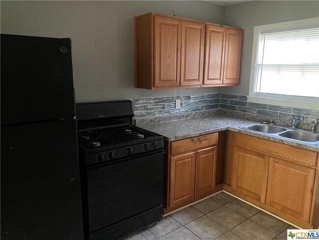 Building Photo - 710 Sutton Dr