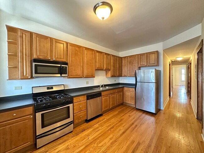 Foto del edificio - 3045 W Logan Blvd