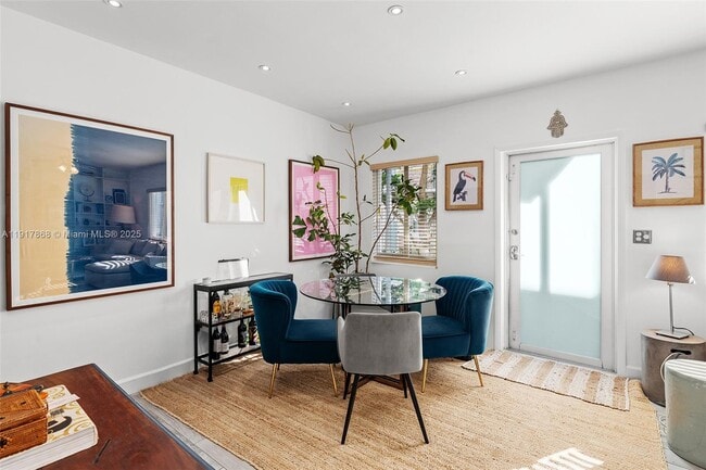 Building Photo - 1120 Venetian Way