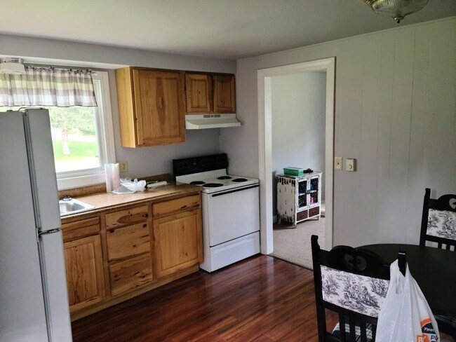 Building Photo - 2 Bedroom Duplex