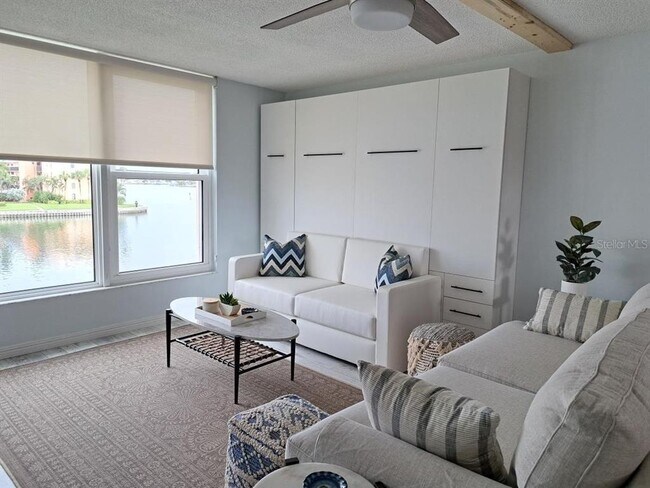 Foto del edificio - 7560 Bay Island Dr S