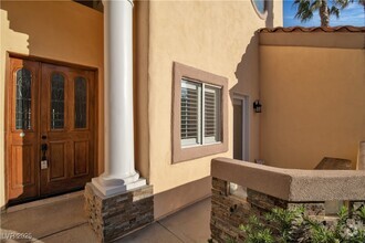 Building Photo - 2600 Sun Reef Rd