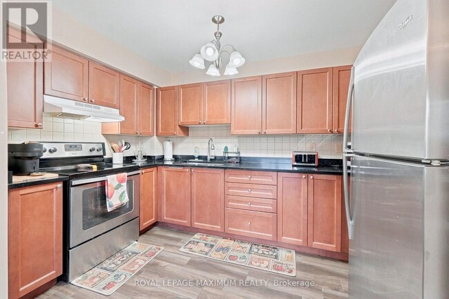 Building Photo - 9944 Keele St
