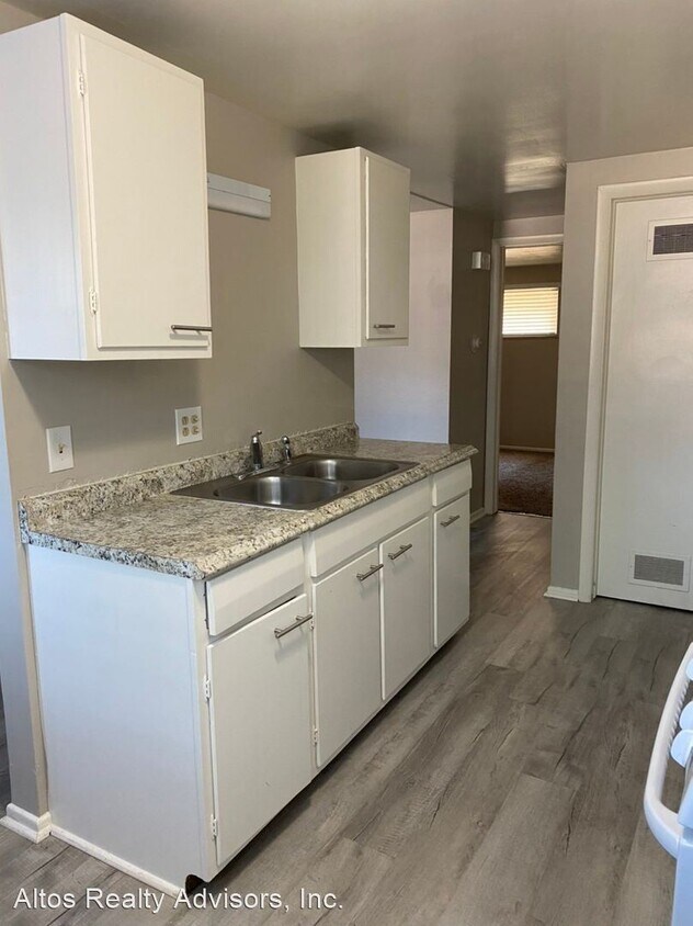 Foto principal - 5561 S Delaware St