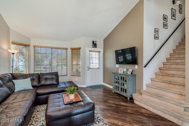 Building Photo - 441 S Maple