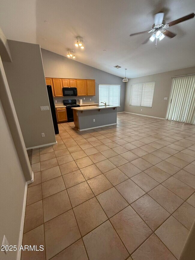 Building Photo - 1695 W Macaw Dr