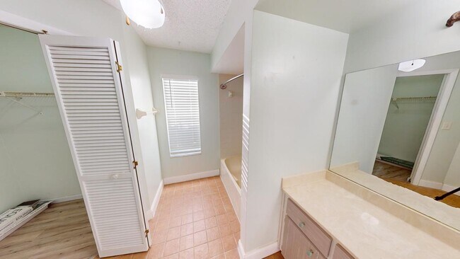 Building Photo - 2219 Umbrella Tree Dr