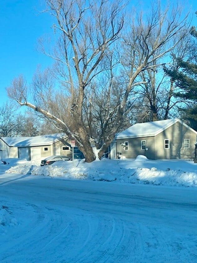 Primary Photo - 1 Bedroom, 1 Bathroom Single Family Home i...