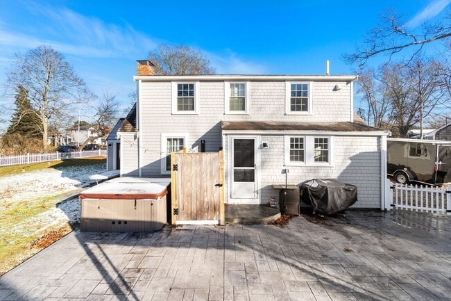 Building Photo - 32 Woodside Ave