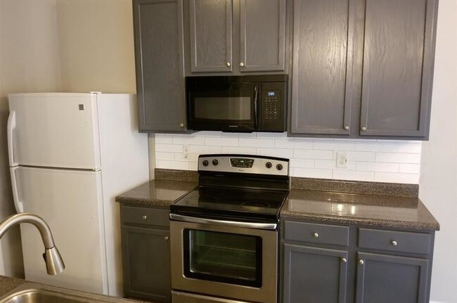 Foto del edificio - 180 Brookview Dr