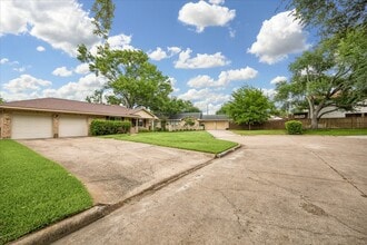 Building Photo - 1607 Willowby Dr