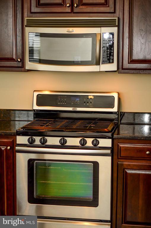 Building Photo - 527 Tailgate Terrace