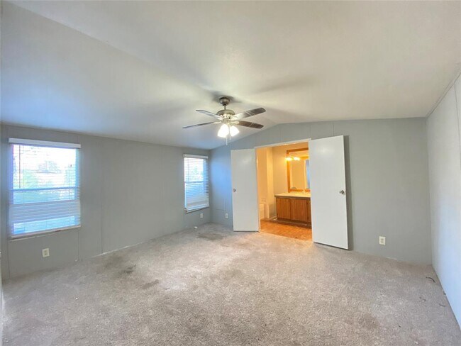 Building Photo - 401 Chaparral Rd