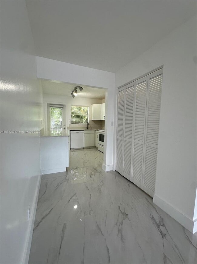 Foto del edificio - 1831 SW 24th St
