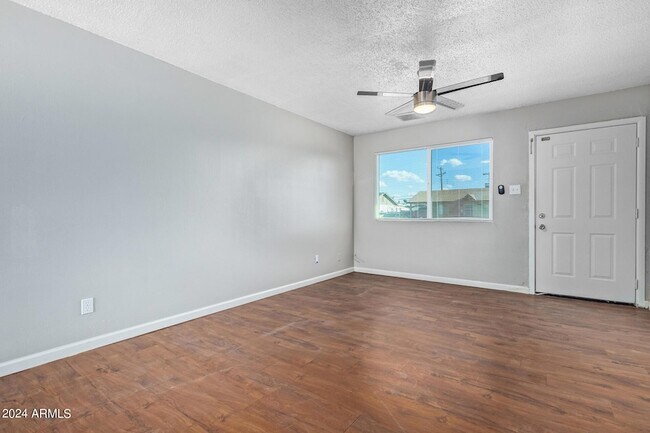 Foto del edificio - 6134 W Mulberry Dr