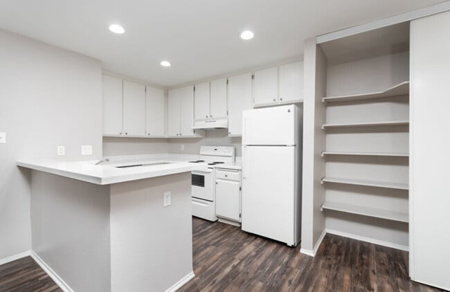 Building Photo - Lake View Park Apartments