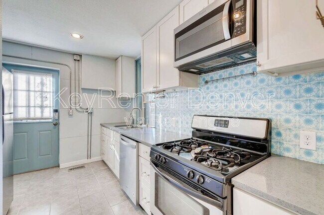 Foto del edificio - 3341 Lawrence St