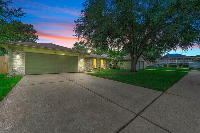 Building Photo - 15923 Dunmoor Dr
