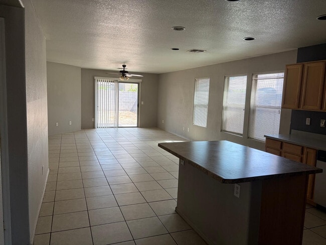 Building Photo - 847 E Desert Rose Trail