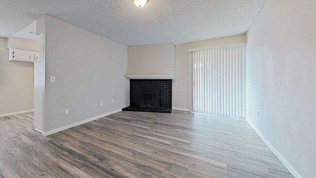 Building Photo - 577 Montebello Pl