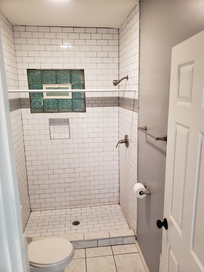 Baño - 2920 Columbus St