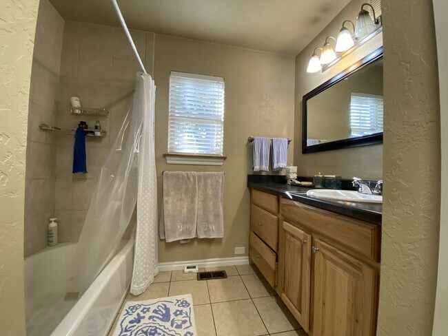 Foto del edificio - 210 McCullough St