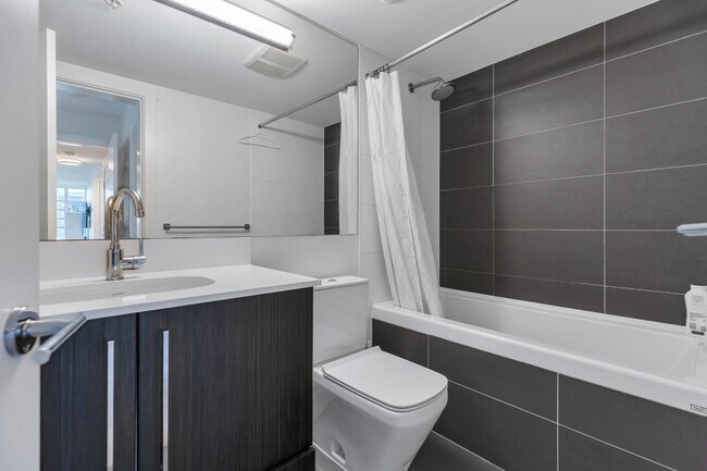 Building Photo - 188 Agnes St