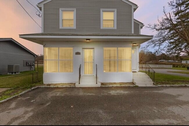 Foto del edificio - 1550 Fall River Ave