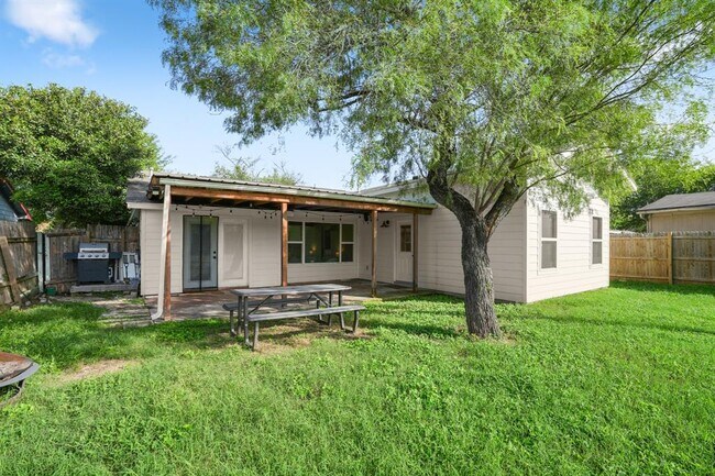 Building Photo - 7903 Bixler Dr