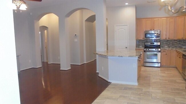 Building Photo - 403 Livingstone Ln