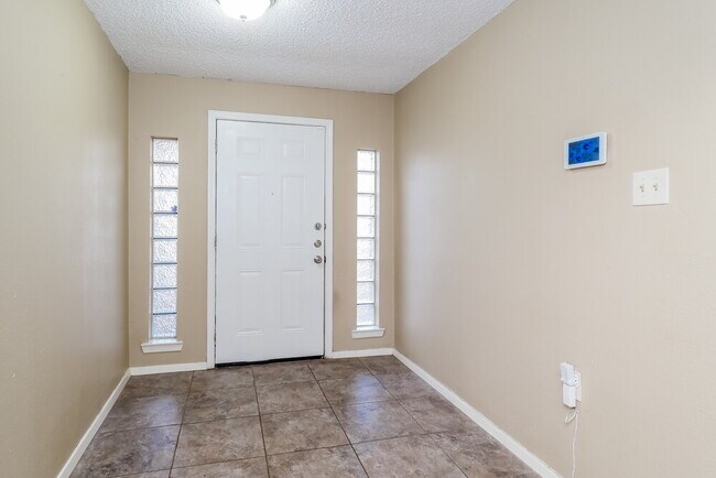 Foto del edificio - 6363 Hanger Park Dr