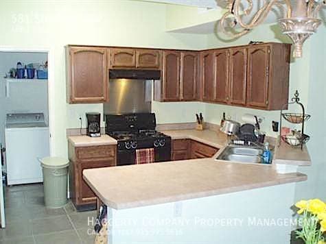 Building Photo - 581 Sun Ray Way