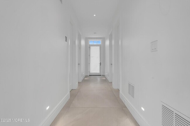 Foto del edificio - 1039 Norwood Ave