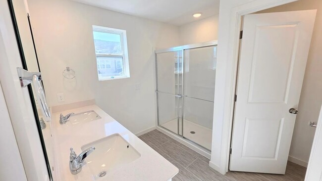 Building Photo - 4748 Airlake Curv