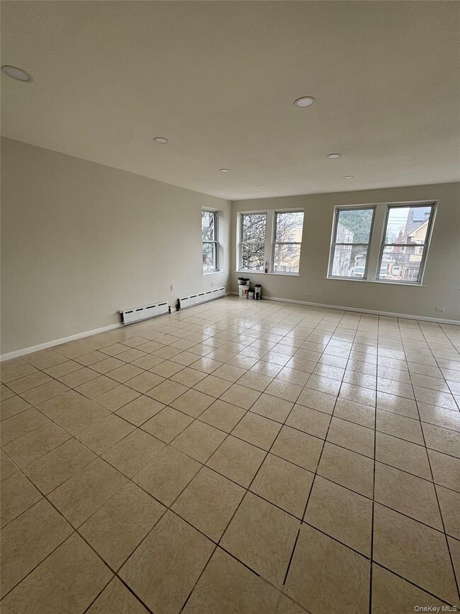 Foto del edificio - 1664 E 45th St