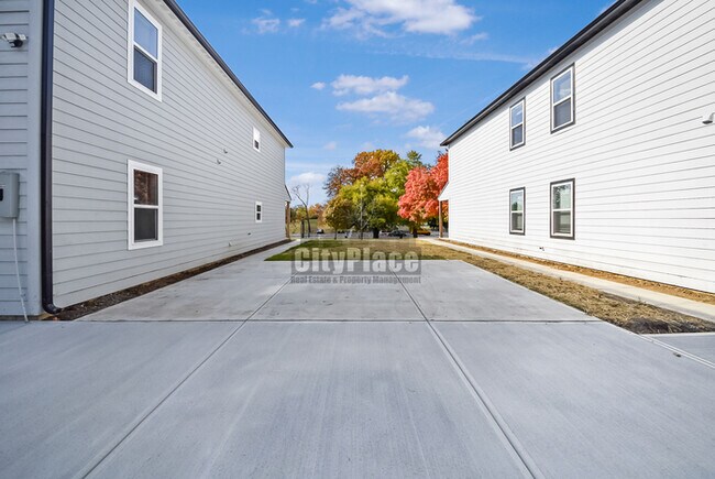 Foto del edificio - 2809 E Riverside Dr