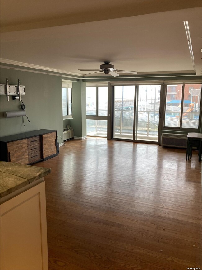 Building Photo - 170 W Broadway