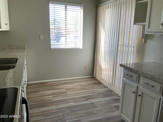 Foto del edificio - 9275 E Mission Ln