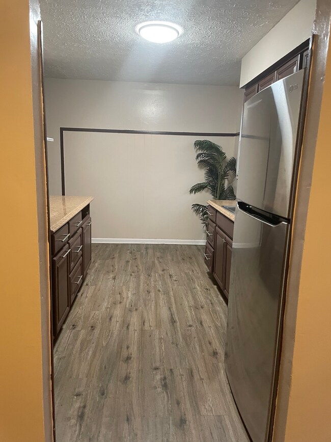 Kitchen - 18069 Weston Rd
