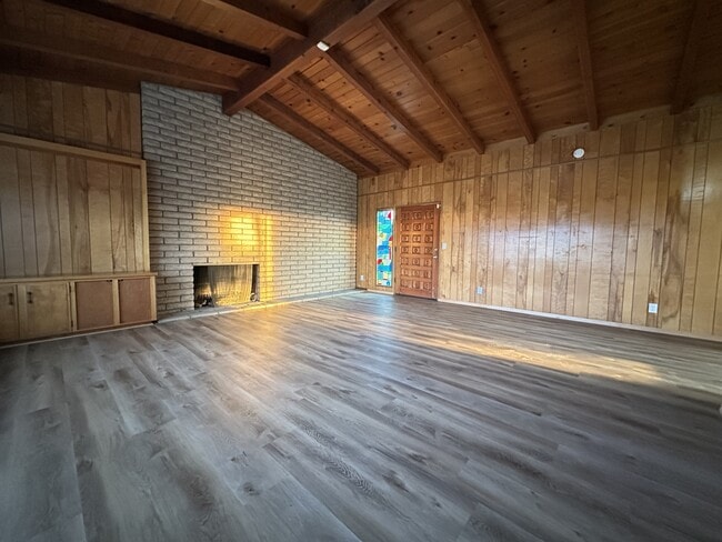 Building Photo - 13051 Baker Ave