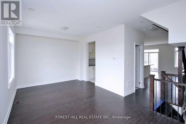 Building Photo - 61 Glazebrook Dr