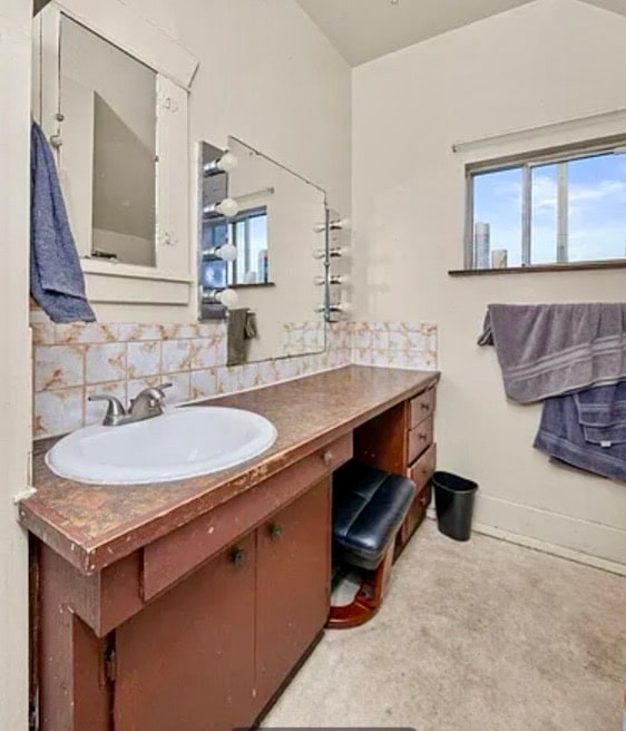 Building Photo - 1707 W Mansfield Ave