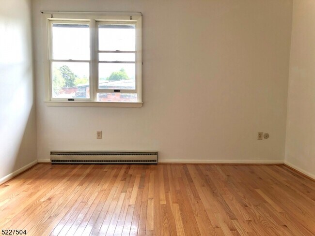 Foto del edificio - 47 Lambert Ln
