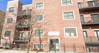 Building Photo - 4812 W Montrose Ave