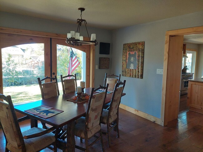 Building Photo - Furnished luxury home in the Keys