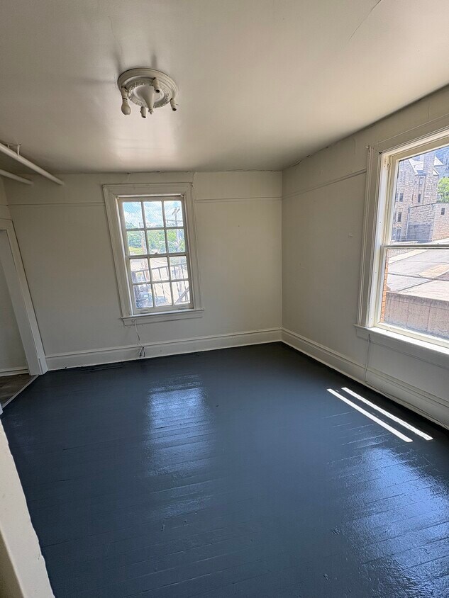 Building Photo - 30 N Gallatin Ave