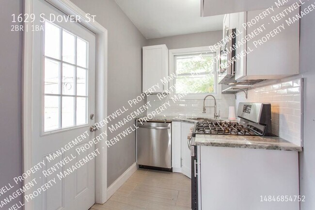 Building Photo - 2BR 1BA   Fully upgraded townhome  includi...